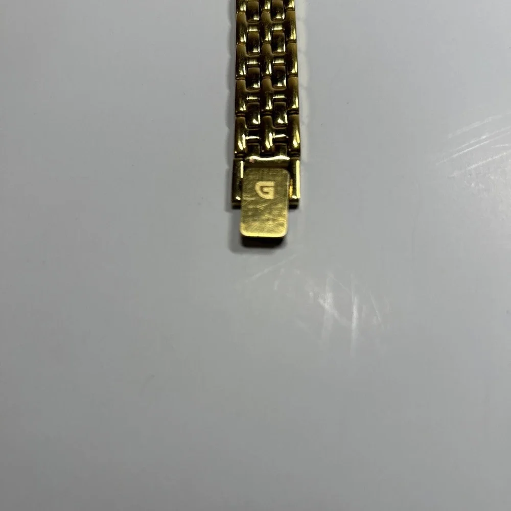 womens vtg 80s Gruden Gold Tone Watch Black Face Diamond Chip‎